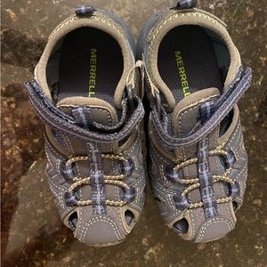 New in box Merrell boys Hydro Hiker Sandals boys 7.5 navy green